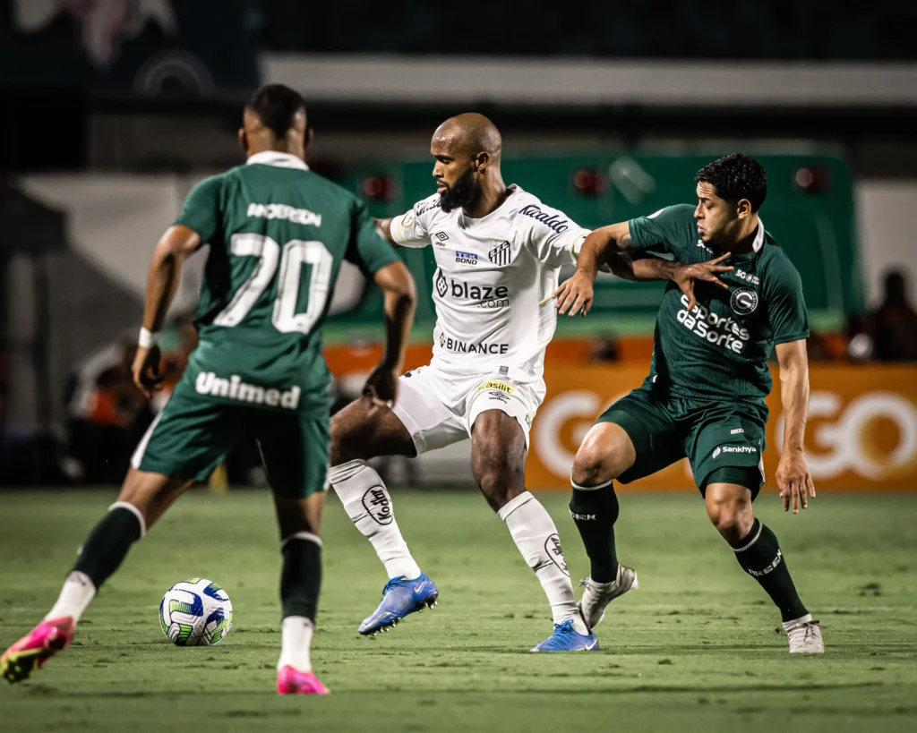 Goiás x Santos: Palpites, onde assistir ao vivo, escalações e horário 07/10