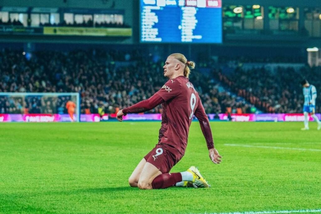 Jogador Erling Haaland em ação pelo Manchester City.