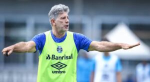 Imagem de Renato Gaúcho durante treino do Grêmio neste ano de 2022. Foto: Lucas Eubel/Grêmio