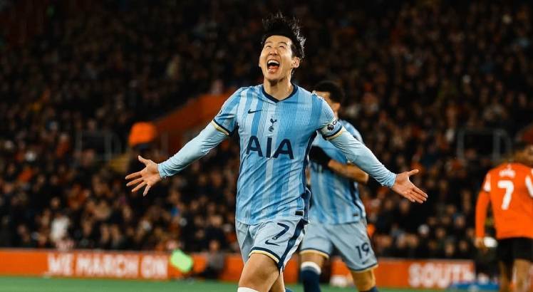 Jogador Son Heung-min comemorando gol pelo Tottenham.