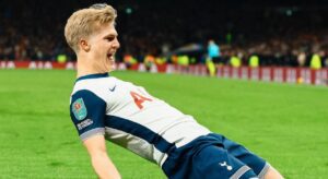 Imagem de Lucas Bergvall comemorando gol pelo Tottenham. Foto: Instagram/Spurs