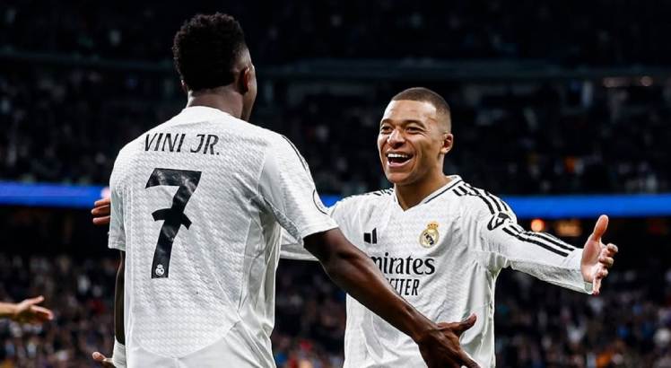 Jogadores Vini Jr. e Mbappé comemorando gol pelo Real Madrid. Foto: Real Madrid/Instagram