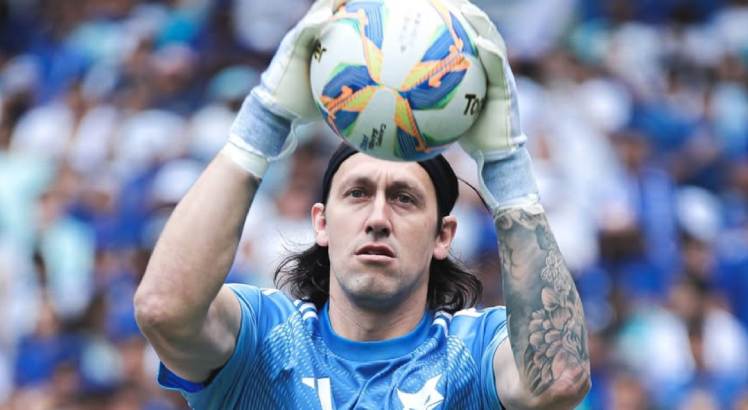 Goleiro Cássio em aquecimento pelo Cruzeiro. Foto: Gustavo Martins/Cruzeiro