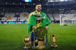 Imagem de Kelvin Oliveira em comemoração de título da Kings League. Foto: Reprodução/Instagram