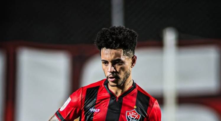 Jogador Matheuzinho em ação pelo Vitória. Foto: Victor Ferreira/EC Vitória