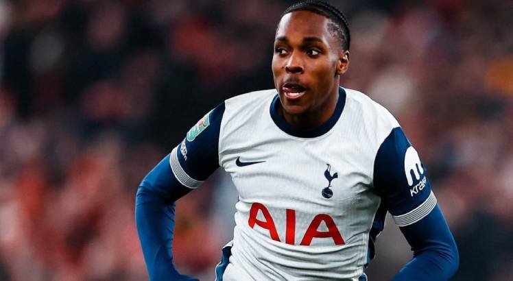 Jogador Mathys Tel em ação pelo Tottenham. Foto: Tottenham/Instagram