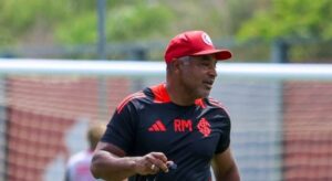 Técnico Roger Machado em treino do Internacional. Foto: Internacional/Instagram