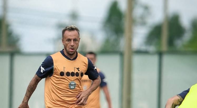 Jogador Rafinha em treino pelo Coritiba. Foto: Gabriel Thá/Coritiba