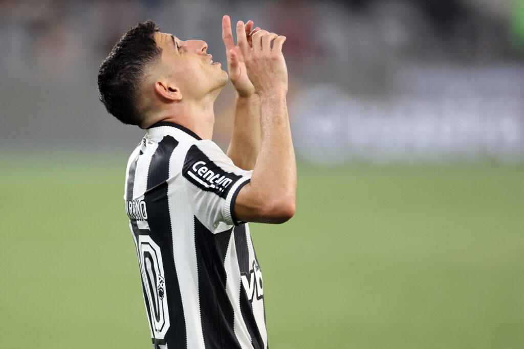 Jogador Savarino comemorando gol pelo Botafogo. Foto: Vitor Silva/Botafogo