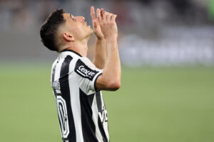 Jogador Savarino comemorando gol pelo Botafogo. Foto: Vitor Silva/Botafogo