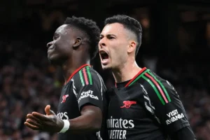 Jogadores Bukayo Saka e Gabriel Martinelli comemorando gol pelo Arsenal. Foto: Arsenal/Instagram