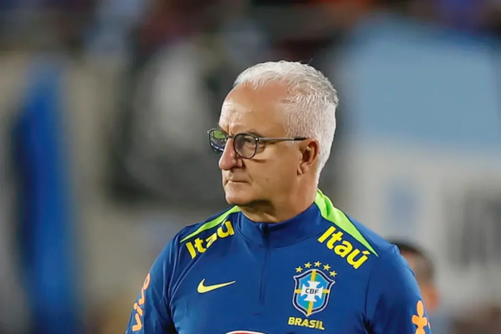 Técnico Dorival Júnior no comando da Seleção Brasileira, antes da demissão. Foto: Rafael Ribeiro/CBF