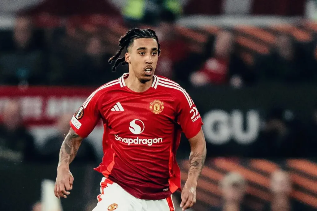 Jogador Leny Yoro em ação pelo Manchester United. Foto: Manchester United/Instagram