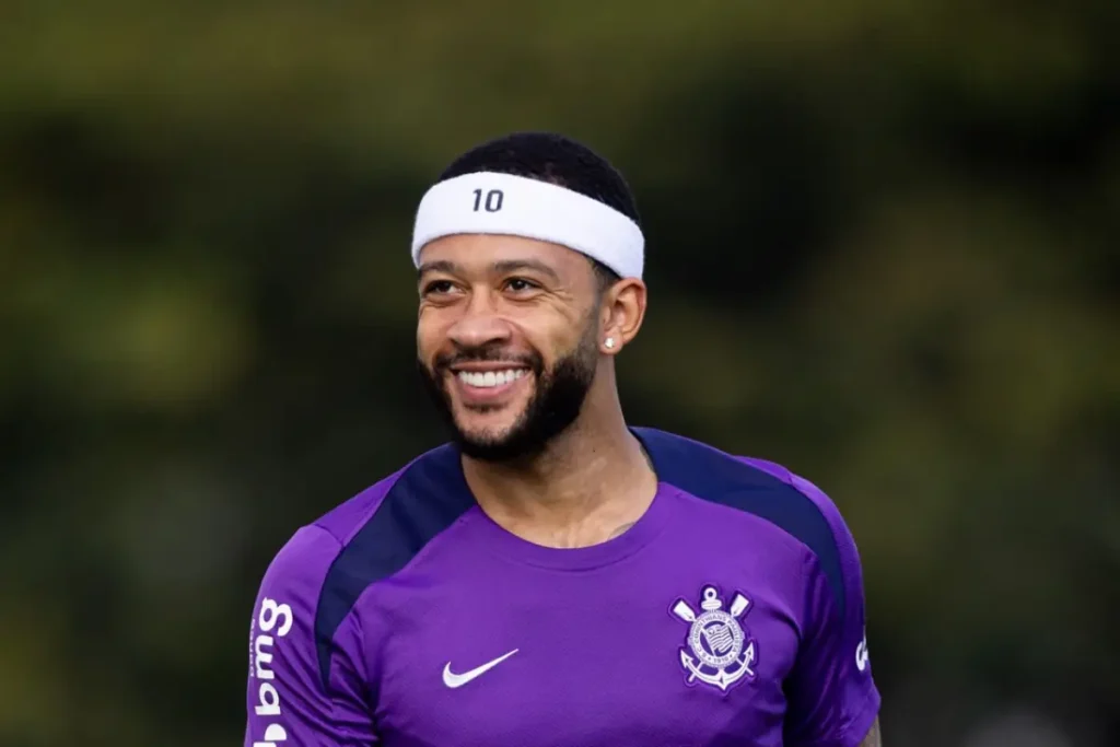 Jogador Memphis Depay em treino pelo Corinthians. Foto: Rodrigo Coca / Corinthians