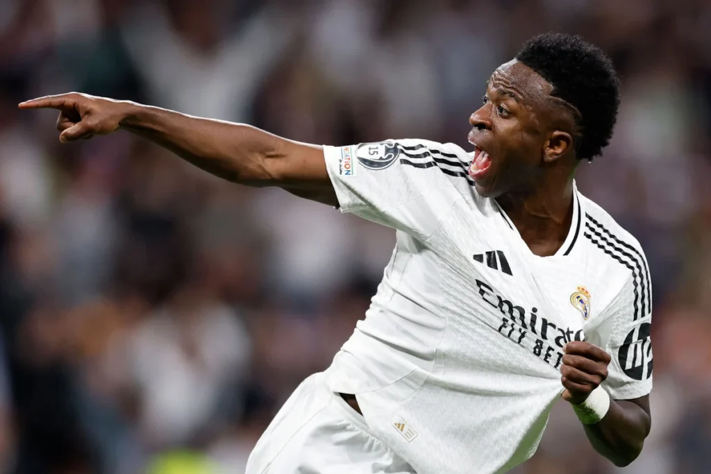 Jogador Vinicius Júnior comemorando gol pelo Real Madrid. Foto: Real Madrid/Site Oficial