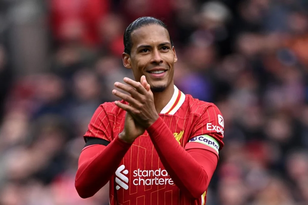Jogador Virgil Van Dijk comemorando pelo Liverpool. Foto: Liverpool/Site Oficial