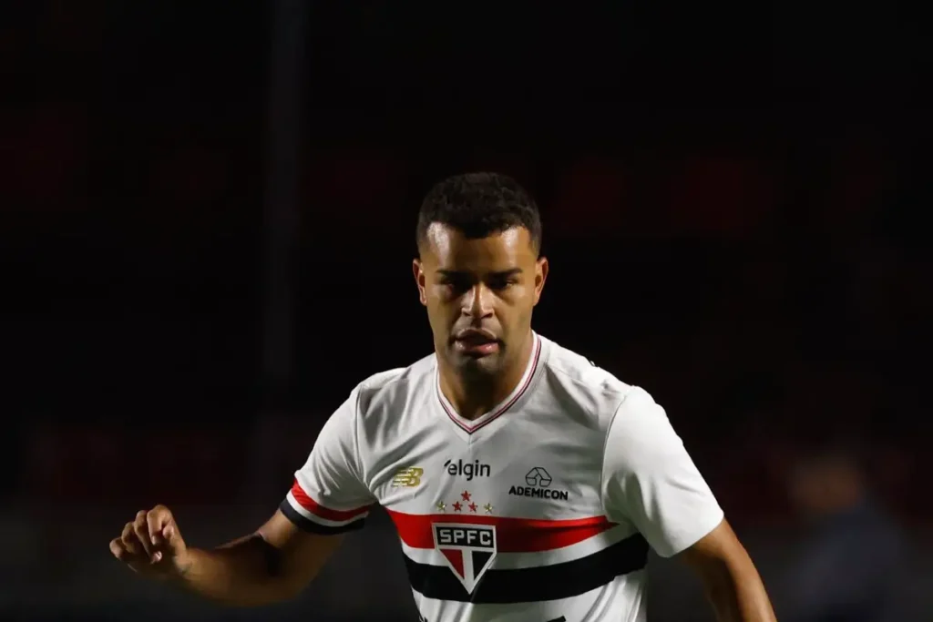 Jogador Alisson em ação pelo São Paulo. Foto: Rubens Chiri / São Paulo FC