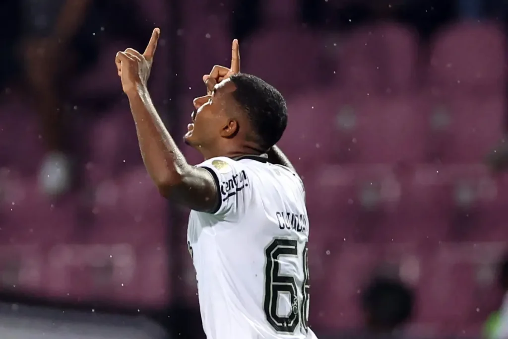 Jogador Cuiabano comemorando gol pelo Botafogo. Foto: Vitor Silva/Botafogo
