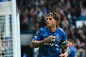 Jogador Enzo Fernández comemorano gol pelo Chelsea. Foto: Chelsea/Instagram