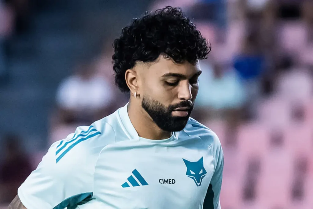 Jogador Gabigol em aquecimento com o Cruzeiro. Foto: Gustavo Aleixo/Cruzeiro
