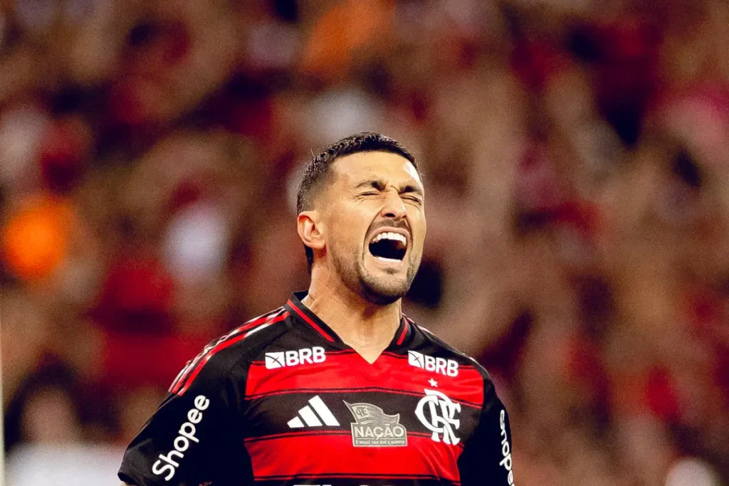 Jogador Giorgian De Arrascaeta comemorando gol pelo Flamengo. Foto: Adriano Fontes/Flamengo
