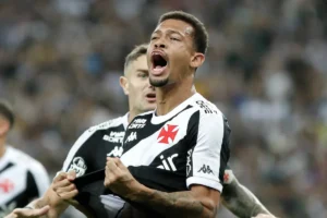 Jogador João Victor comemorando gol pelo Vasco. Foto: Matheus Lima/Vasco.