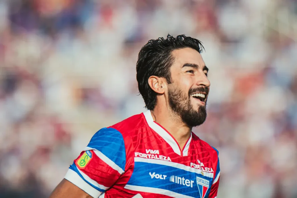 Jogador Juan Martín Lucero comemorando gol pelo Fortaleza. Foto: Mateus Lotif/FEC
