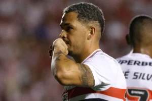 Jogador Luciano comemorando gol pelo São Paulo. Foto: Rubens Chiri / São Paulo FC