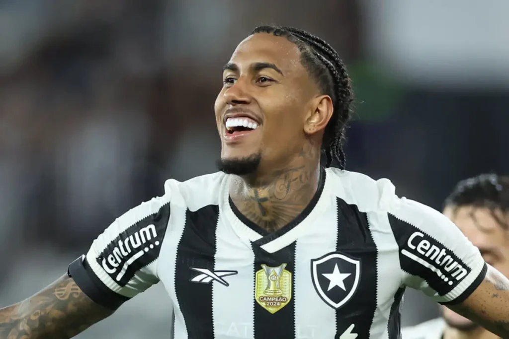 Jogador Rwan Cruz comemorando gol pelo Botafogo. Foto: Vitor Silva/Botafogo.