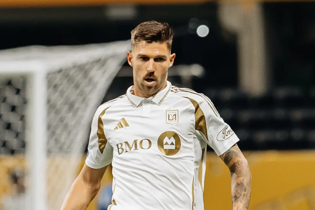 Imagem do jogador Aaron Ray Long em ação pelo Los Angeles FC. Foto: LAFC/Instagram