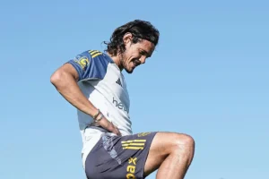 Imagem do jogador Edinson Cavani em treino pelo Boca Juniors. Foto? Boca Juniors/Instagram