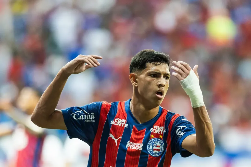 Jogador Erick Pulga comemorando gol pelo Bahia. Foto: Rafael Rodrigues / EC Bahia