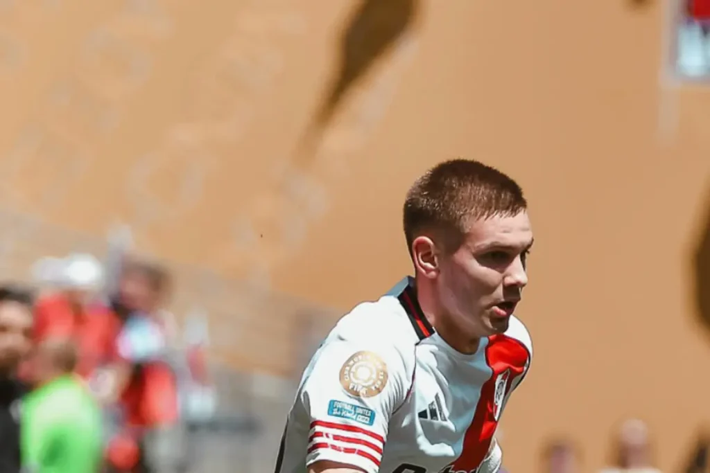 Imagem do jogador Franco Mastantuono em ação pelo River Plate. Foto: River Plate/Instagram