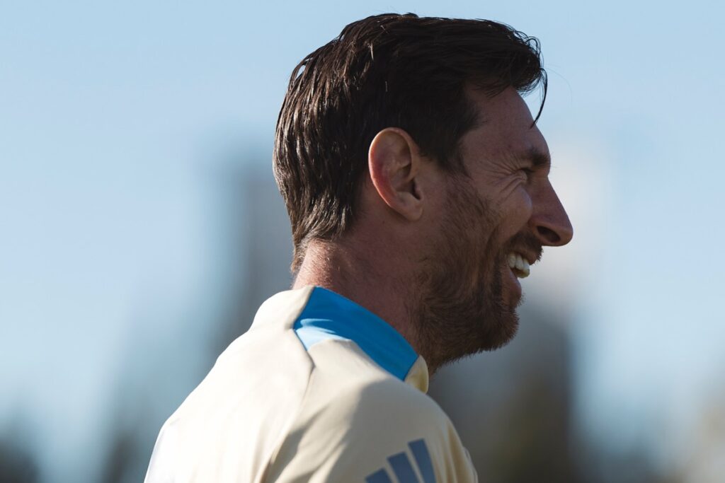 Imagem do jogador Lionel Messi em treino pela Argentina. Foto: Seleção Argentina/Instagram