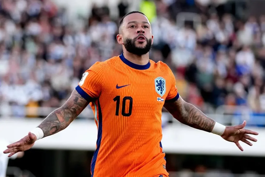 Jogador Memphis Depay comemorando gol pela Holanda. Foto: Seleção da Holanda/Instagram