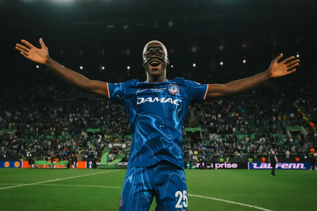 Imagem do jogador Moisés Caicedo comemorando título pelo Chelsea. Foto: Chelsea/Instagram