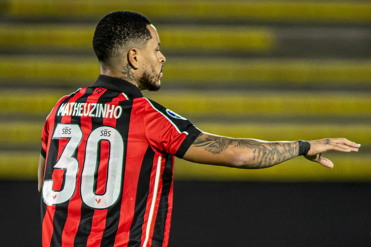 Vitória x Cruzeiro ao vivo (12/06): onde assistir, escalações e palpites