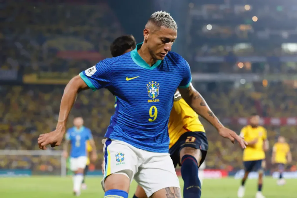 Imagem do jogador Richarlison em ação pelo Brasil. Foto: Rafael Ribeiro Rio/CBF