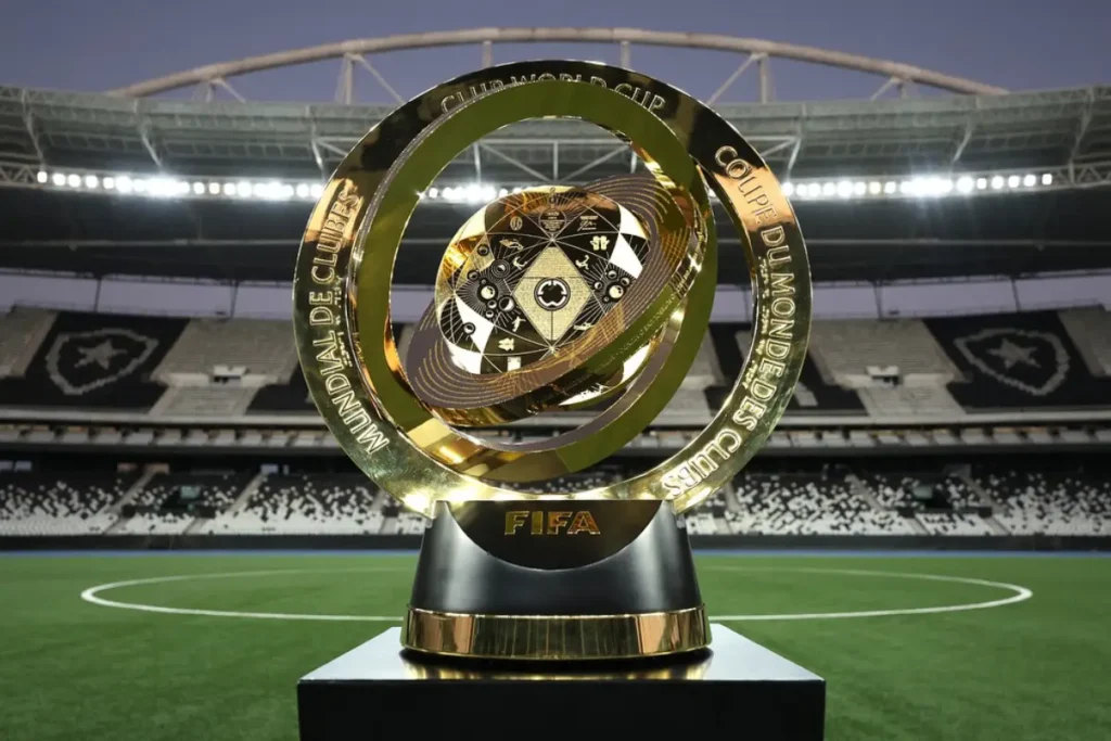 Imagem do Troféu do Super Mundial da FIFA no Estádio do Engenhão. Foto: Vítor Silva/ BFR