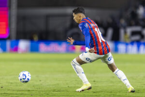 Imagem do jogador Erick Pulga em ação pelo Bahia. Foto: Rafael Rodrigues/EC Bahia