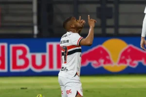 Imagem do jogador André Silva comemorando gol pelo São Paulo. Foto: Rubens Chiri/São Paulo FC