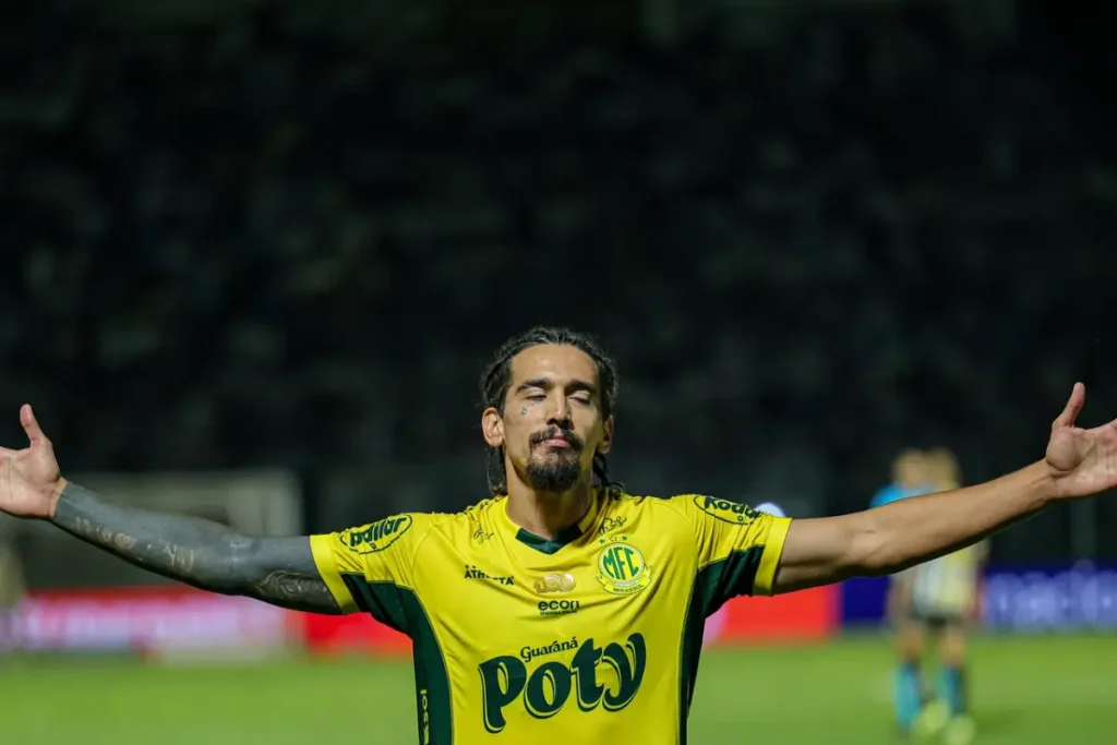 Jogador Chico da Costa em ação pelo MIrassol. Foto; JP Pinheiro/Agência Mirassol