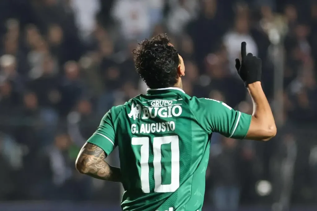 Jogador Giovanni Augusto comemorando gol pela Chapecoense. Foto: Rafael Bressan | ACF
