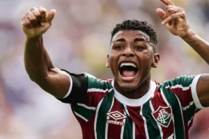 Imagem do jogador Hércules comemorando gol pelo Fluminense. Foto: Lucas Merçon - Fluminense F.C.