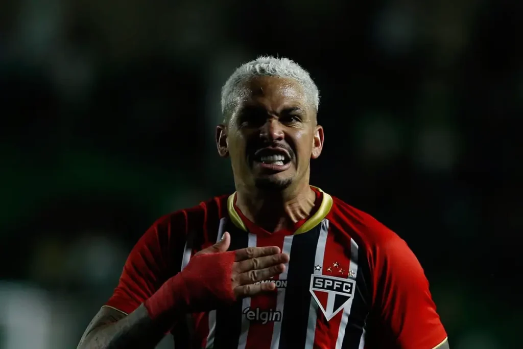 Imagem do jogador Luciano comemorando gol pelo São Paulo. Foto: Rubens Chiri/São Paulo FC