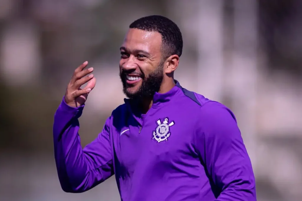 Imagem do jogador Memphis Depay em treino pelo Corinthians. Foto: Rodrigo Coca / Corinthians