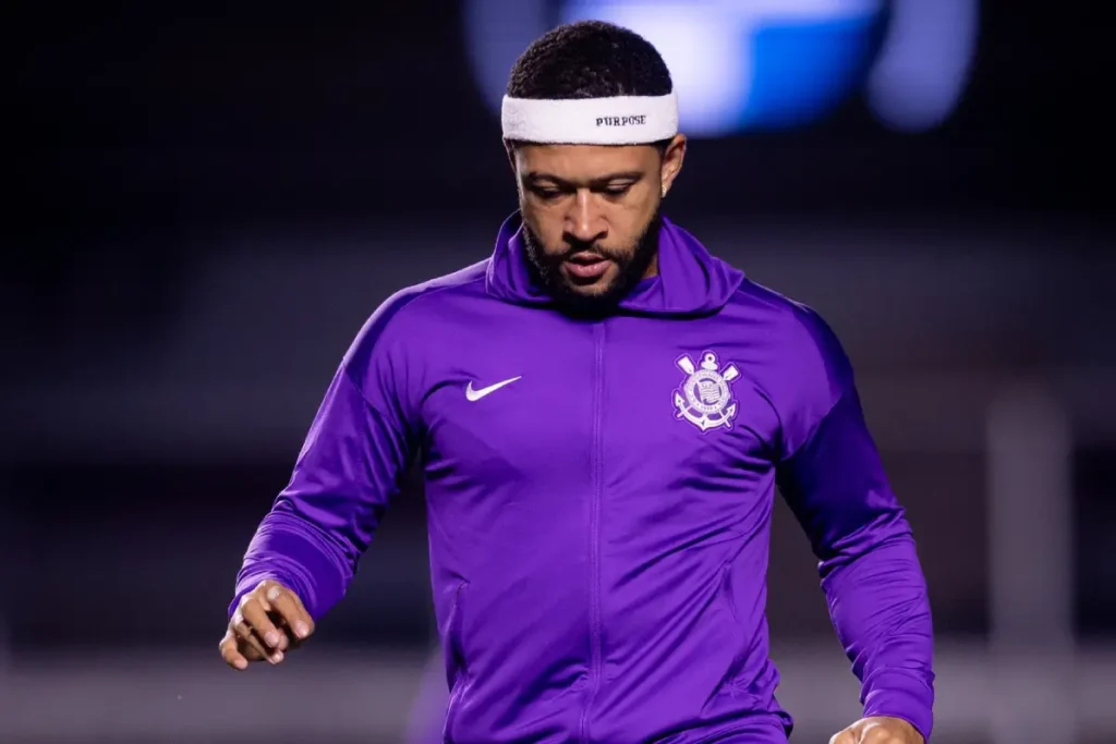 Imagem do jogador Memphis Depay em treino pelo Corinthians. Foto: Rodrigo Coca / Corinthians