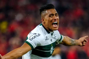 Imagem do jogador Sebastián Gómez comemorando gol pelo Coritiba. Foto: JP Pacheco | Coritiba