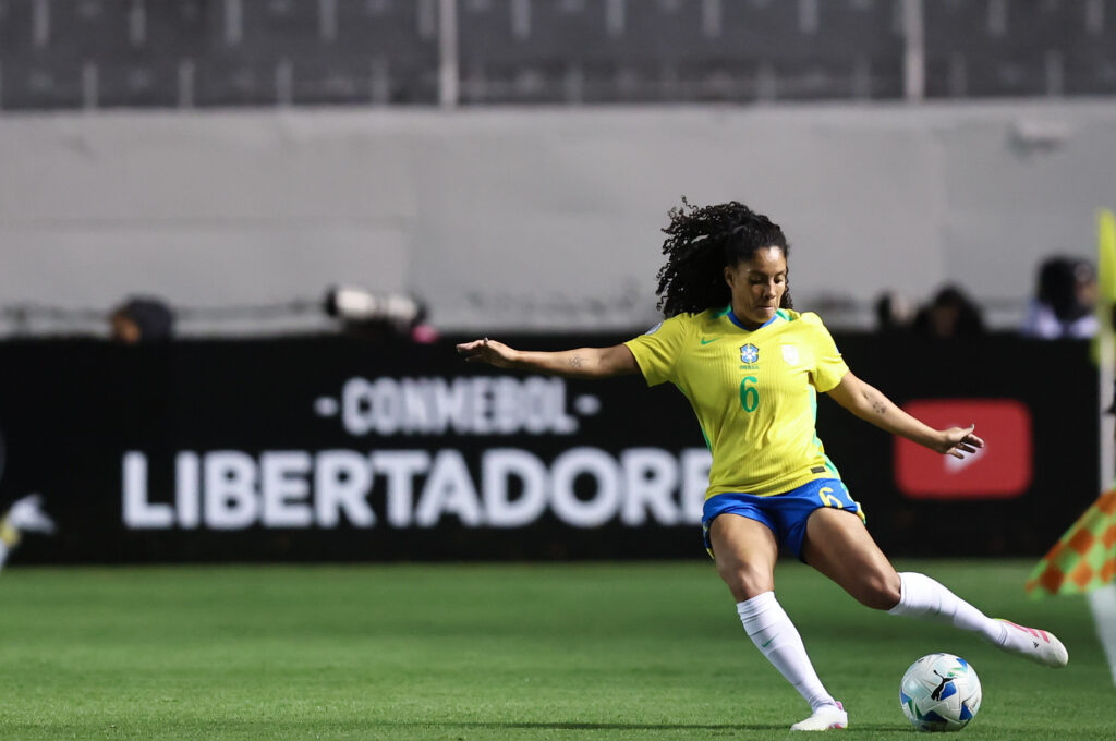 Jogadora Yasmim em ação pelo Brasil. Foto: Lívia Villas Boas/CBF