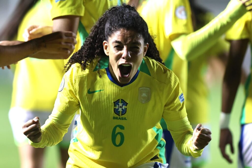 Imagem da jogadora Yasmim comemorando gol pelo Brasil. Foto: Lívia Villas Boas/CBF